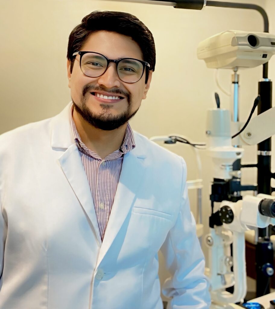 Manuel-Angel-Alcantara-Delgado-Socio-del-Centro-Mexicano-de-Enfermedades-Inflamatorias-Oculares-scaled-1.jpeg