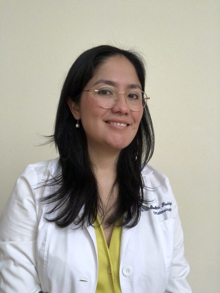 Paulina-Rodriguez-Badillo-Socio-del-Centro-Mexicano-de-Enfermedades-Inflamatorias-Oculares-scaled-1.jpg